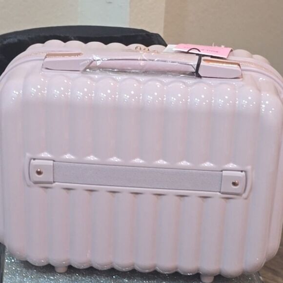 Juicy Couture Chelsie Collection Hard Side Travel Cosmetic Case - Picture 6 of 11